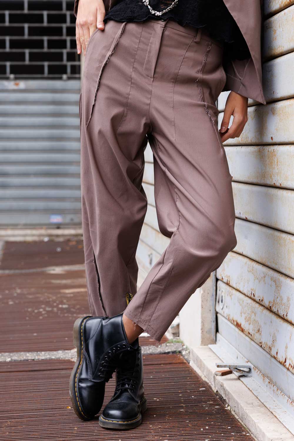 Pantaloni donna Boutique Central, linee moderne e vestibilità ricercata per outfit sofisticati