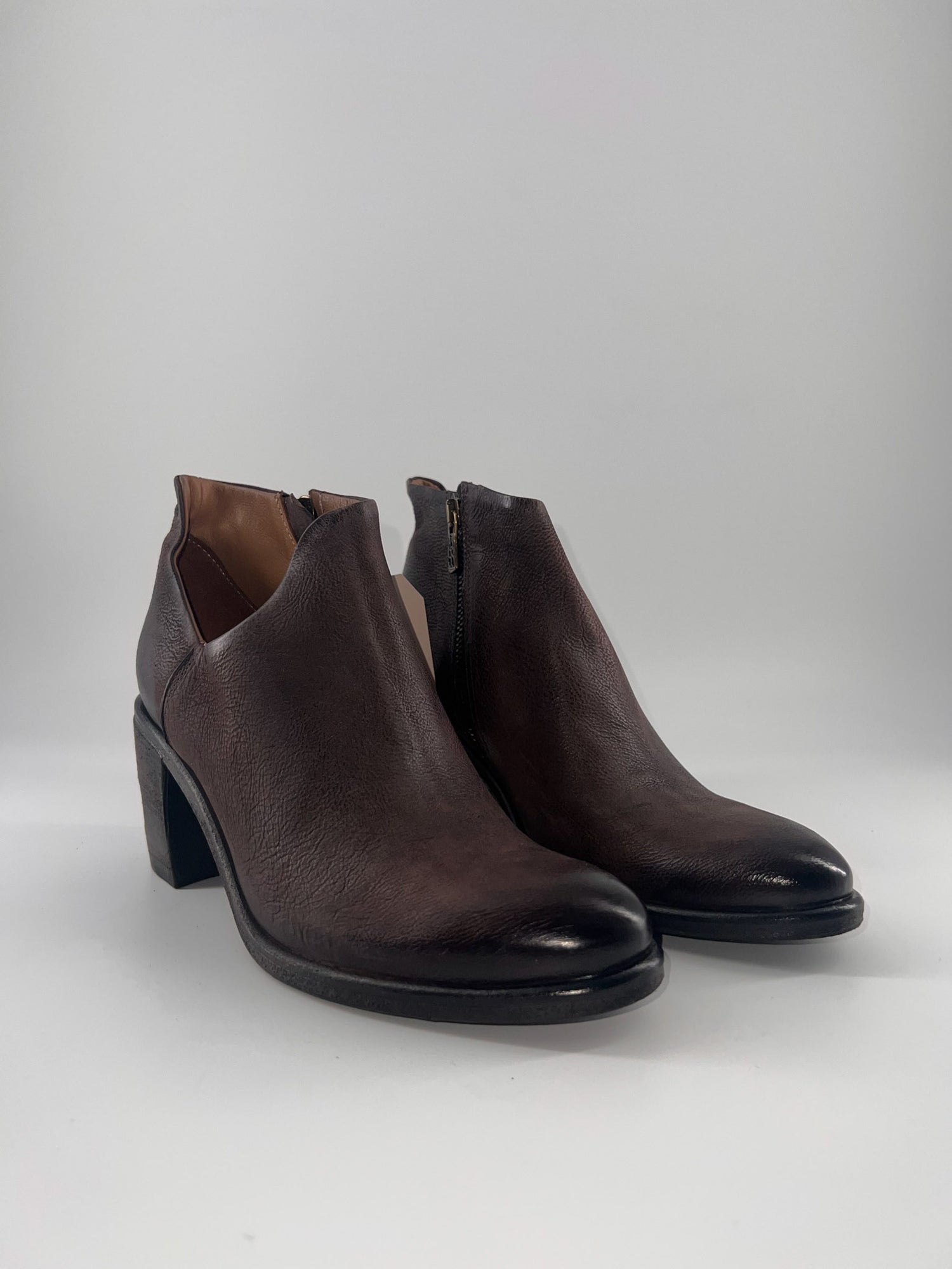 AS98-B82213 Rolly Ankle Boots