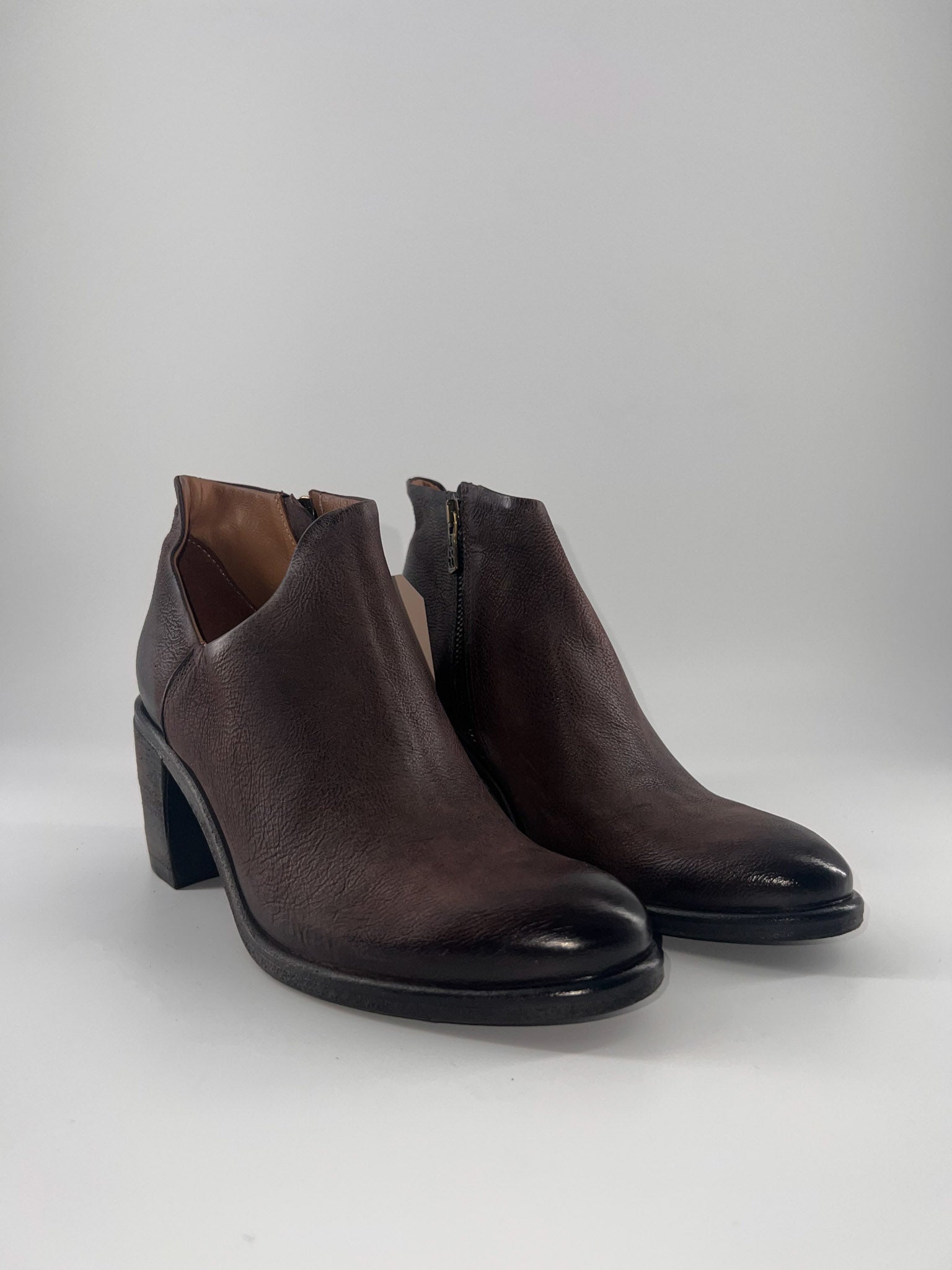 AS98-B82213 Rolly Ankle Boots